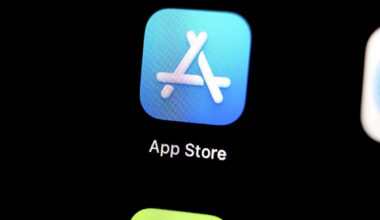 Texas kids will need parental consent to download apps. Here's why