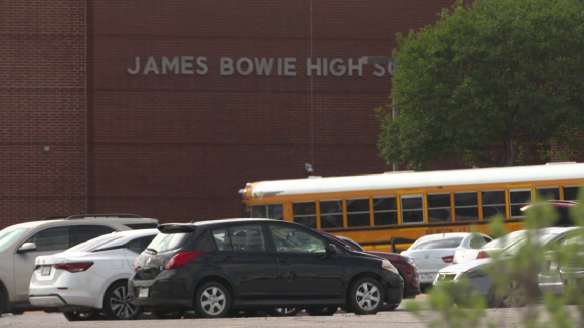 Former Dunbar High School principal Justin Edwards hired to lead Arlington’s Bowie High
