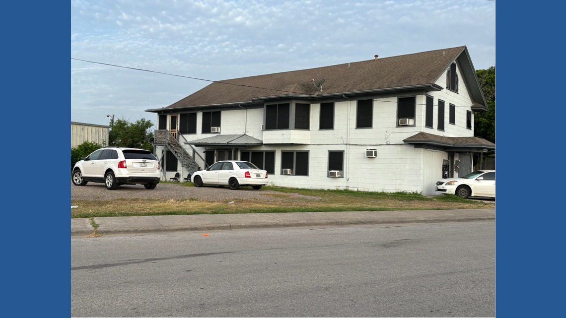 Man dies in west side stabbing
