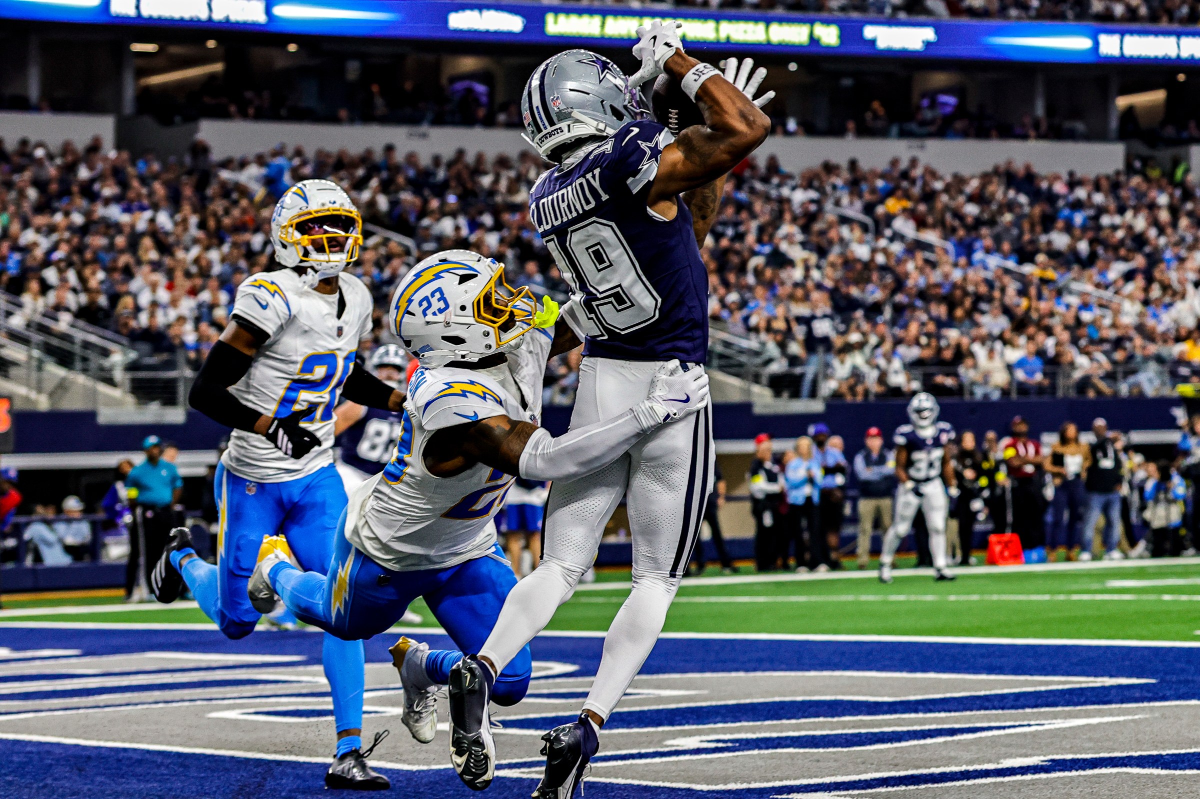 ARLINGTON, TX - DECEMBER 21: Dallas Cowboys wide receiver Ryan Flournoy (19) catches a touchdown pass during the game between the Dallas Cowboys and the Los Angeles Chargers on December 21, 2025 at AT&T Stadium in Arlington, Texas. (Photo by Matthew Pearce/Icon Sportswire via Getty Images)