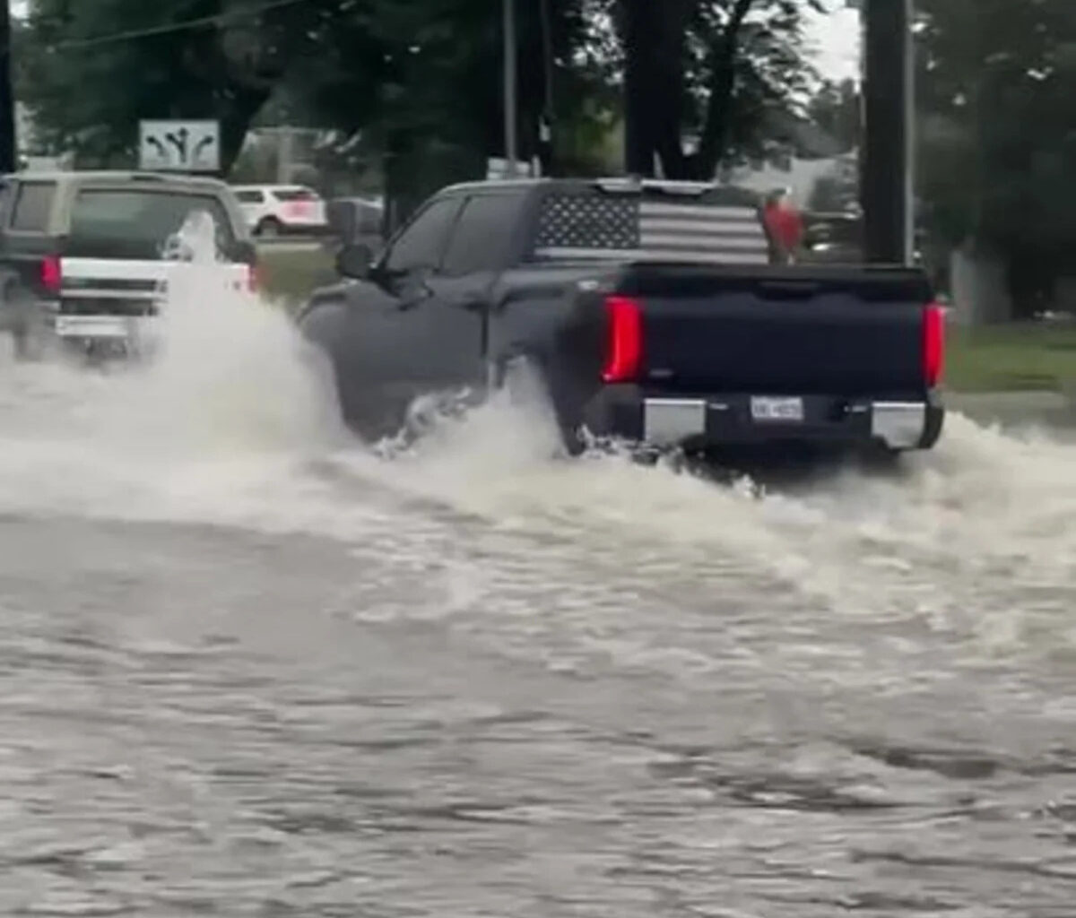 Motorists Navigate Flash Flooding Near Houston as Bertha Makes Landfall