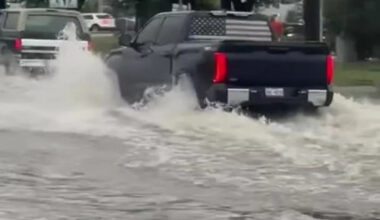 Motorists Navigate Flash Flooding Near Houston as Bertha Makes Landfall