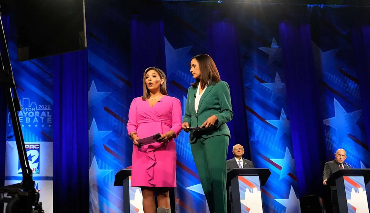 Houston news anchor suspended over free World Cup, Bruno Mars tickets