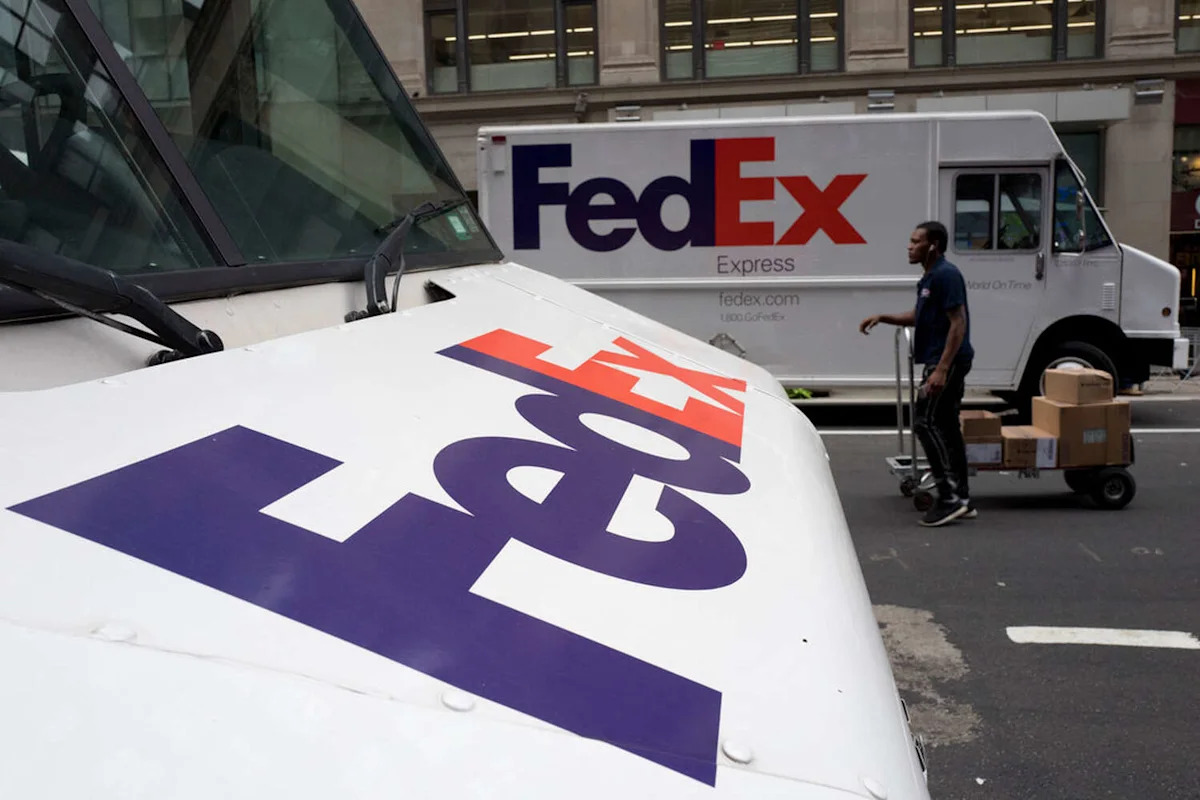 Dallas man, 25, killed after train struck FedEx truck in Hill County, officials say