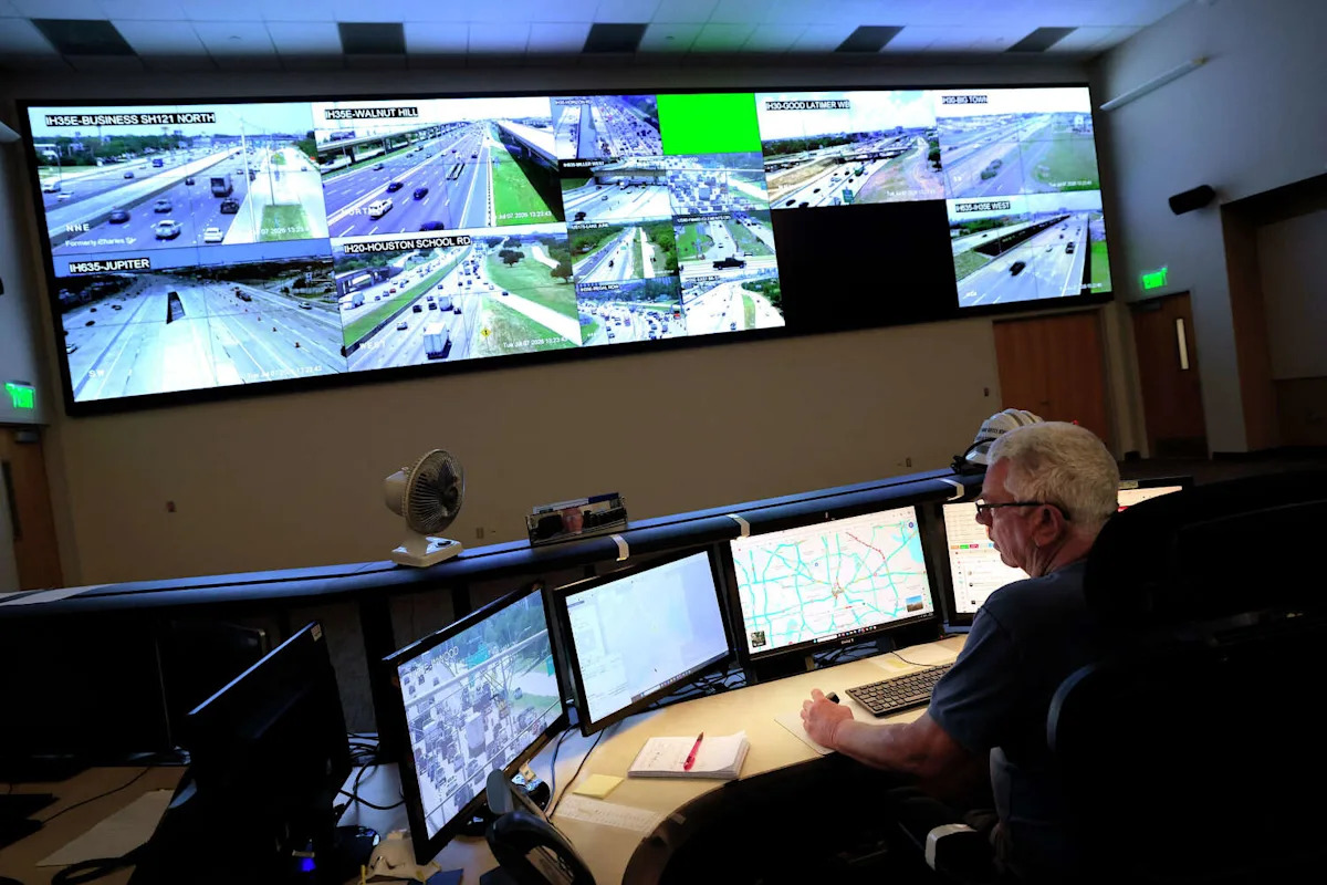Who's watching Dallas traffic? Inside the control centers managing your commute