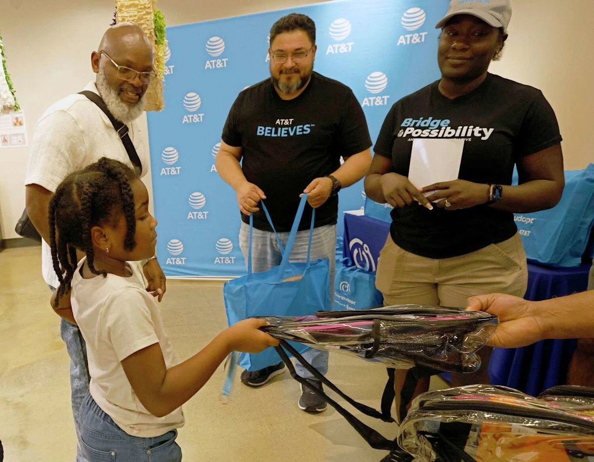 Oak Cliff giveaway puts laptops in homes of Dallas families without computers