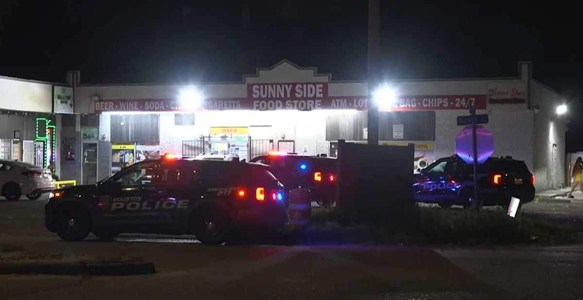 3 women shot outside Sunnyside convenience store as Houston police search for shooter
