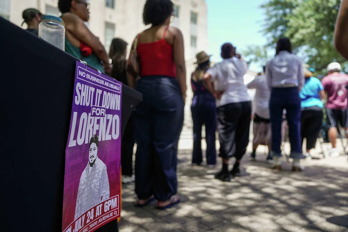 Activists urge Houston businesses to close for ‘No Business As Usual' protest after ICE shooting