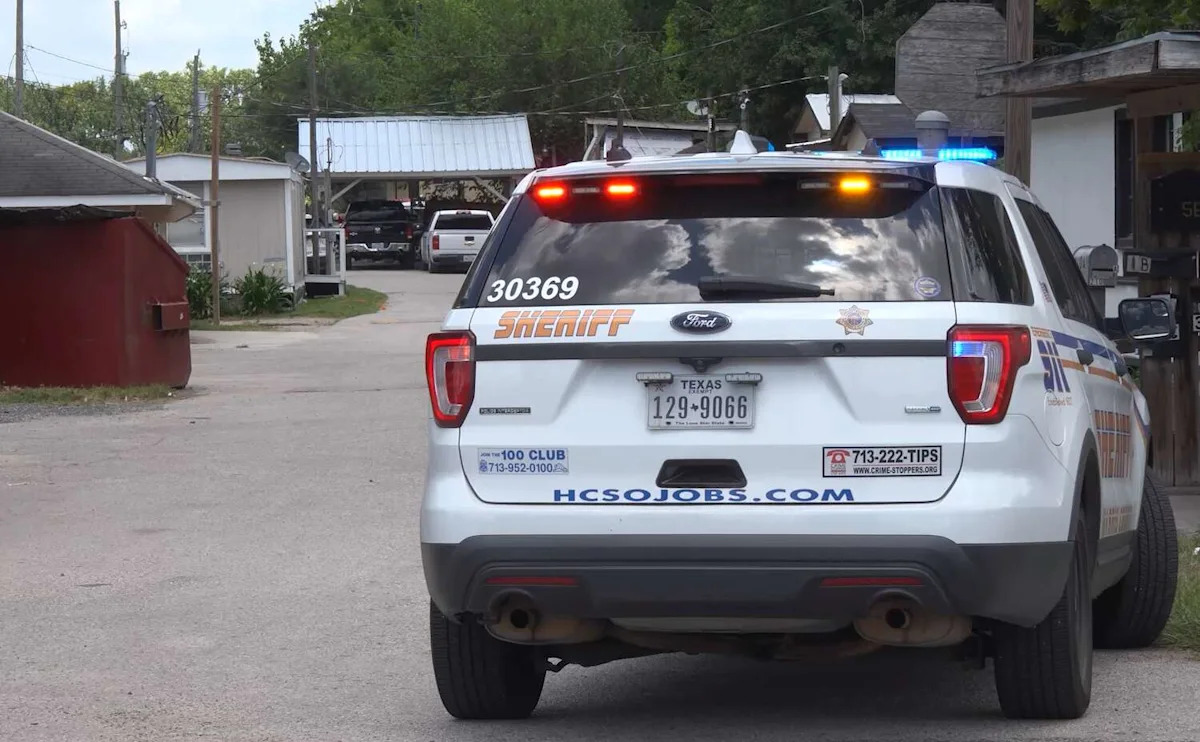 Houston shooting kills teen girl, older brother in front of toddler, HCSO says