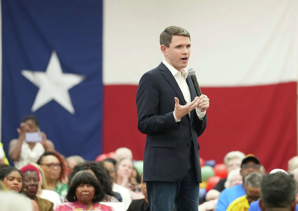 Talarico has spirited exchange with Houston voters during U.S. Senate campaign stop