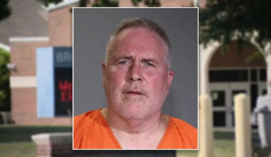 Affidavit: Plano ISD teacher touched female students at his desk