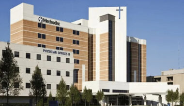 Robbery suspect caught after trying to escape through Dallas hospital ceiling