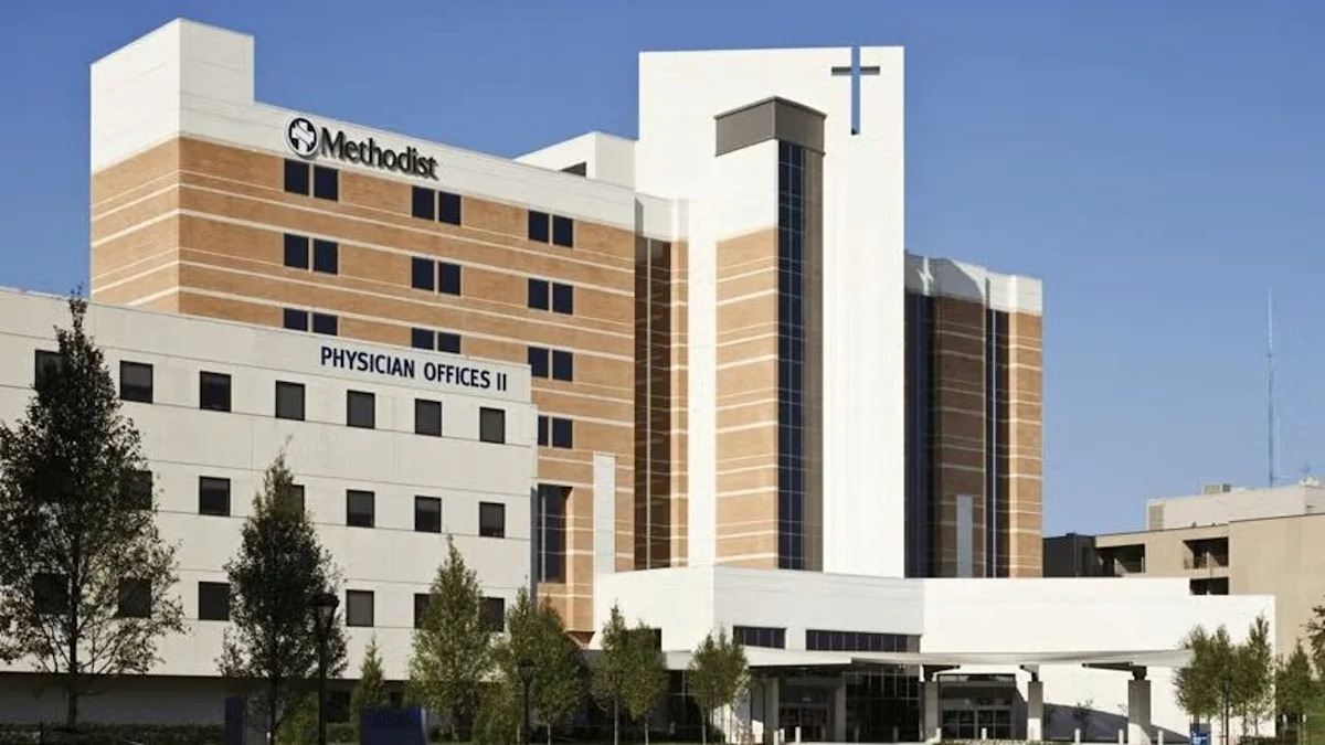 Robbery suspect caught after trying to escape through Dallas hospital ceiling