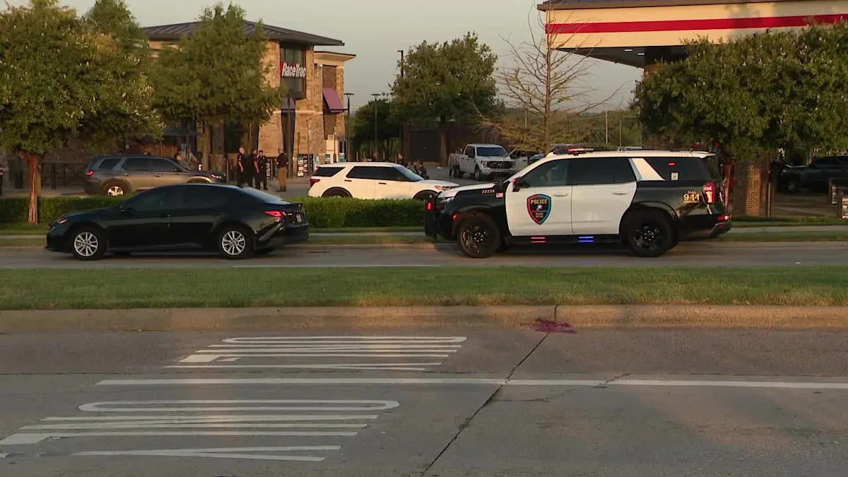Plano police officers shoot burglary suspects at Carrollton gas station