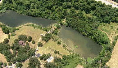 Two dead after kayak capsizes in private Fort Worth pond