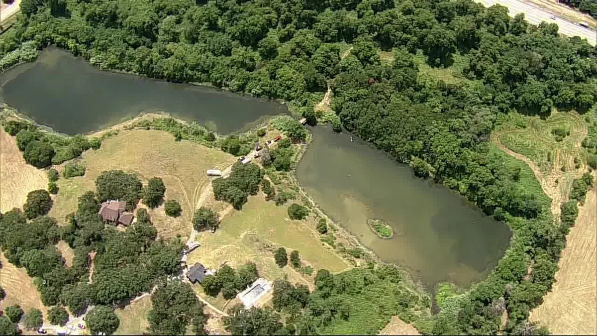 Two dead after kayak capsizes in private Fort Worth pond