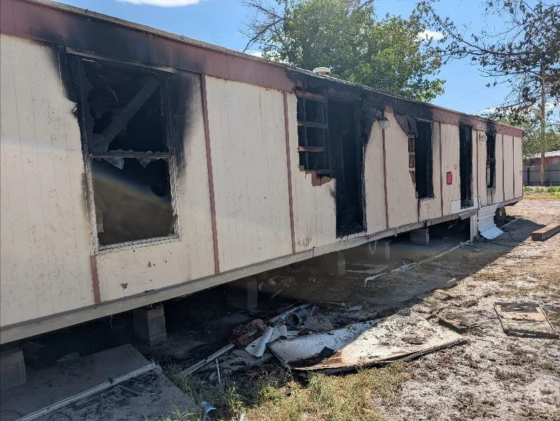 Las Cruces Fire crews extinguish mobile home fire