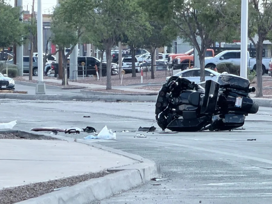2 people hurt after motorcycle, vehicle crash in East El Paso