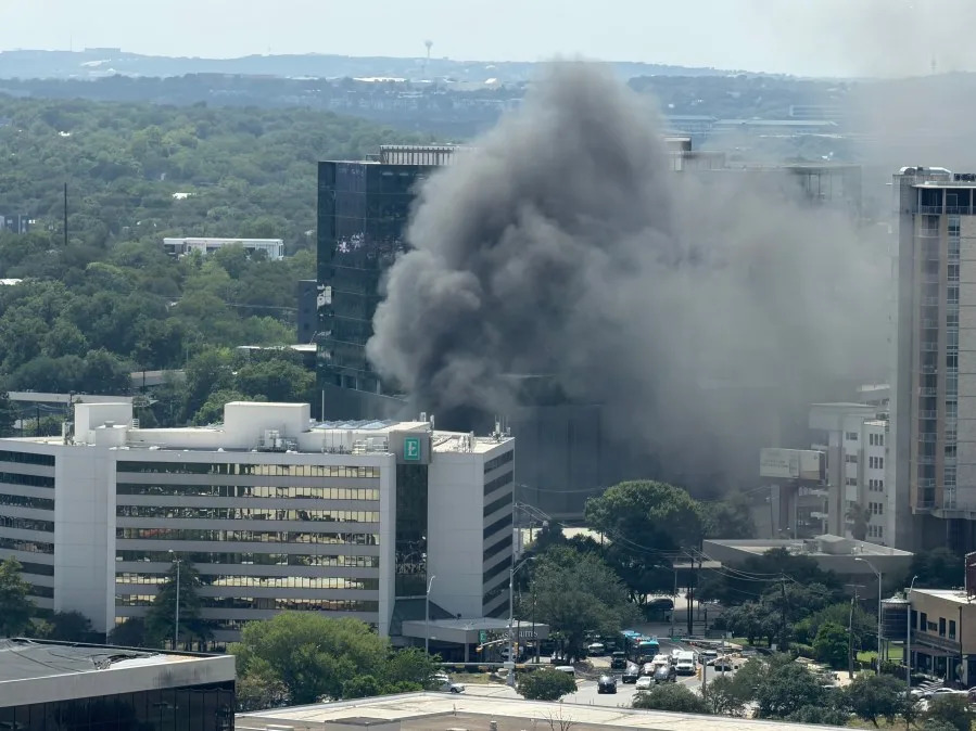 Fire at parking garage fills sky with smoke near downtown Austin