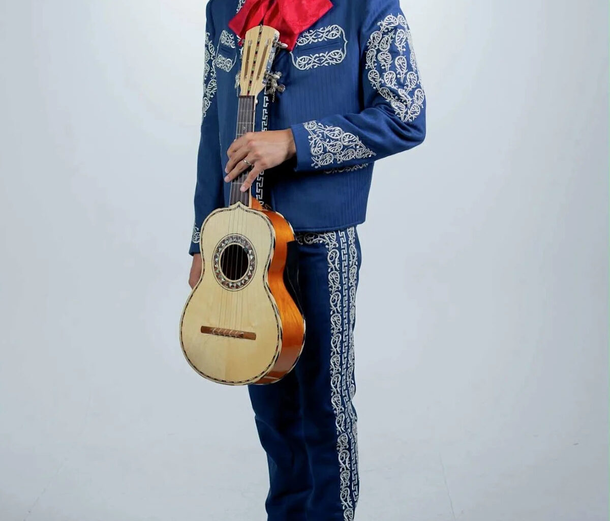 San Antonio mariachi who sang national anthem while in ICE detention gains his freedom