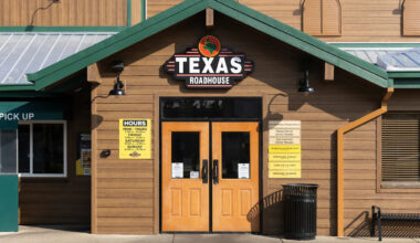 The Discontinued Texas Roadhouse Chicken Dinner That Will Likely Never Make A Comeback