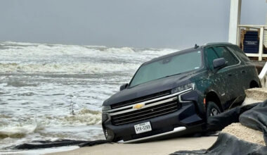 Texas family loses SUV to Bertha’s dangerous surf