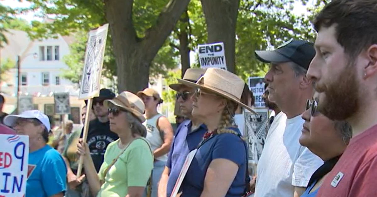 Milwaukee vigil honors man fatally shot by ICE in Houston