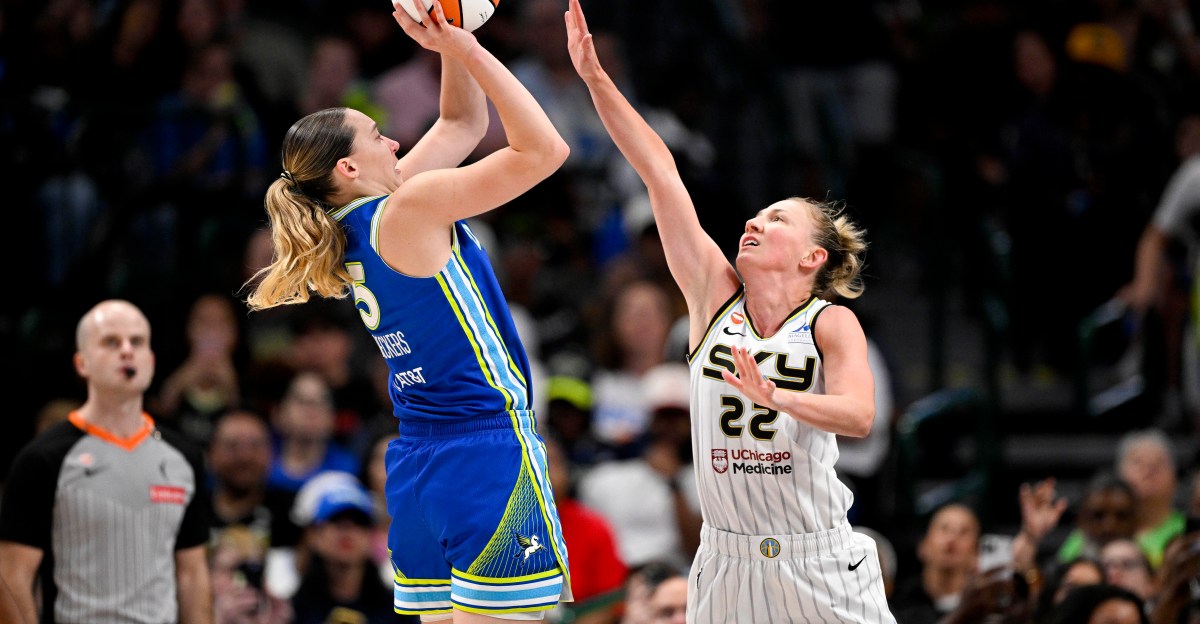 Dallas Wings comeback to defeat Chicago Sky behind Bueckers 22 points