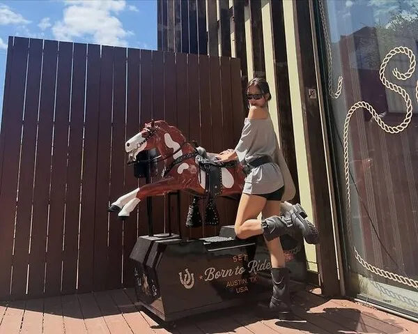 IVE's An Yu Jin channels cowgirl vibes in Austin, Texas
