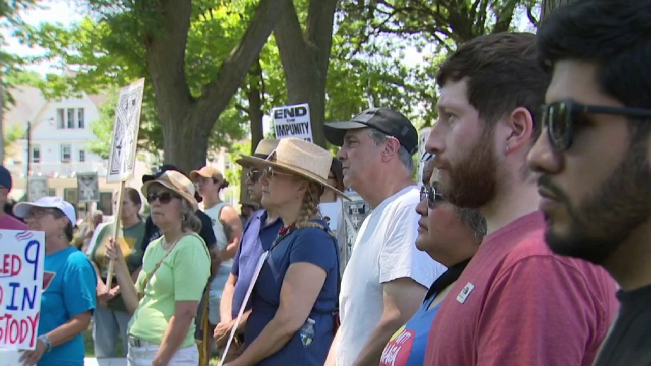  Milwaukee vigil honors man shot by ICE