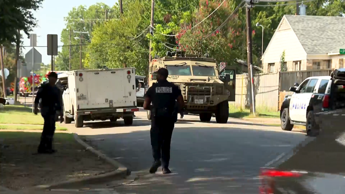 Dallas police respond after man barricades in burning home – NBC 5 Dallas-Fort Worth