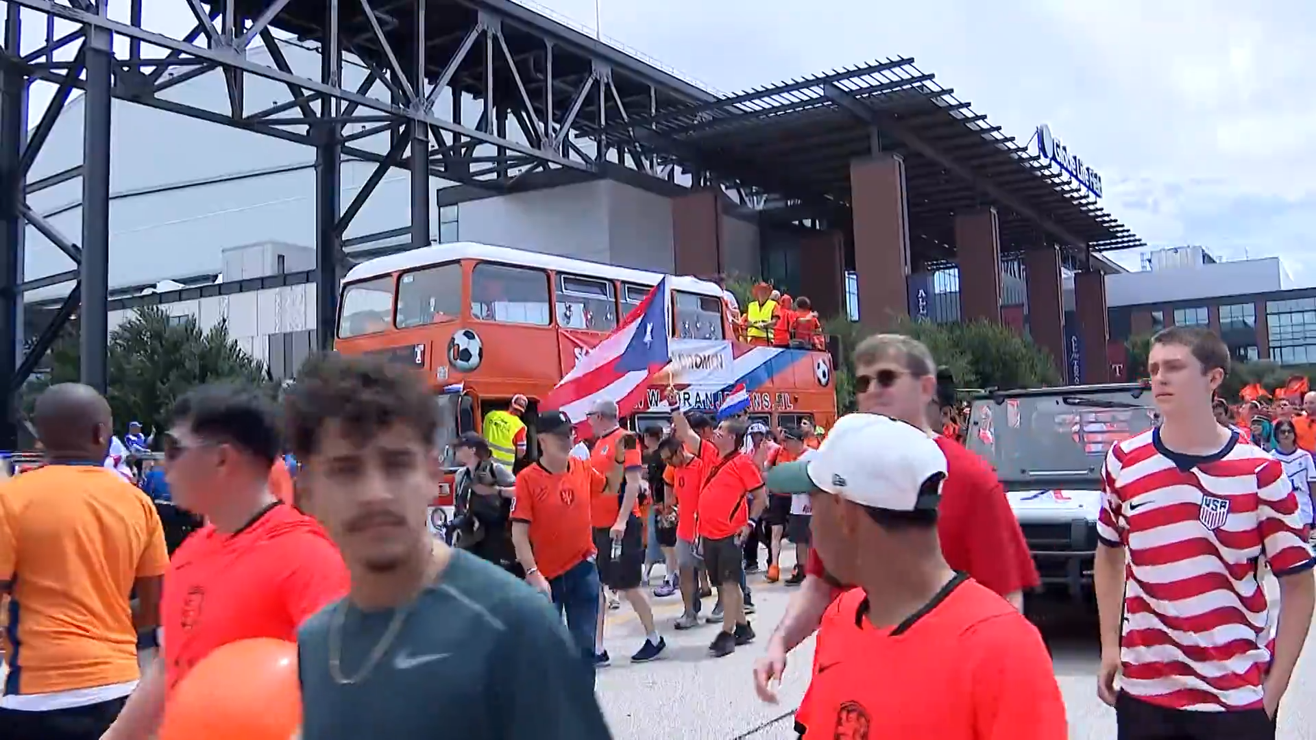 Dutch fans take over Arlington with “Orange Fanwalk” and the Dutch Orange Bus outside Texas Live! The Netherlands played Japan at Dallas Stadium before taking on Sweden and Tunisia in Group F play.