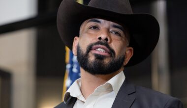 Witnesses contest the Trump administration’s account of Texas ICE killing | Donald Trump News