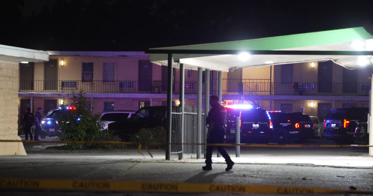 Motel maintenance worker shot multiple times in Houston's South Side: HPD