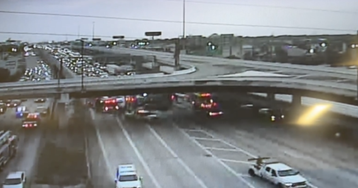Harris County crash: Vehicle falls from HOV lane onto Southwest Freeway, roadway closed