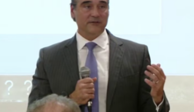 Community meeting held in Houston's East End following deadly ICE shooting