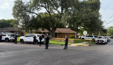 Houston bomb squad responds to possible explosive device at house on Gilpin