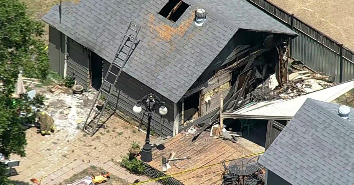 One killed in fire in Cockrell Hill garage, Dallas Fire-Rescue says