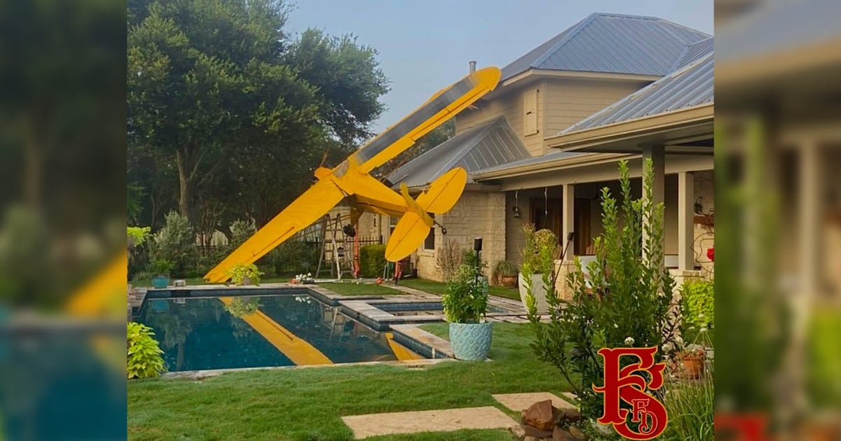 1 hospitalized after plane crashes into house near Fulshear