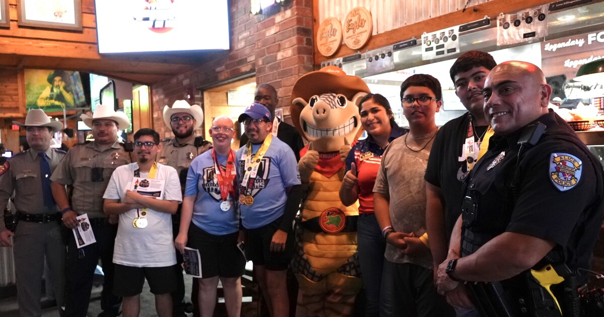 Officers, athletes raise money for Special Olympics at Texas Roadhouse