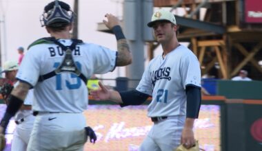 Hooks overpower RoughRiders 6-1, ending 3-game losing streak