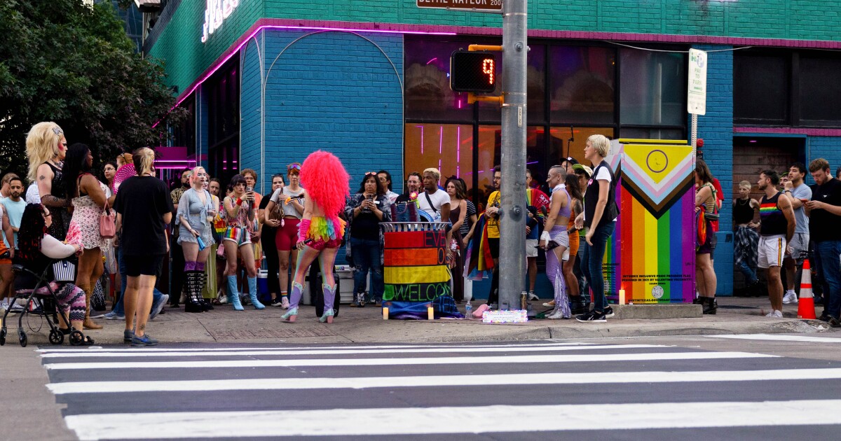 LGBTQ+ community holds vigil for Austin rainbow crosswalks