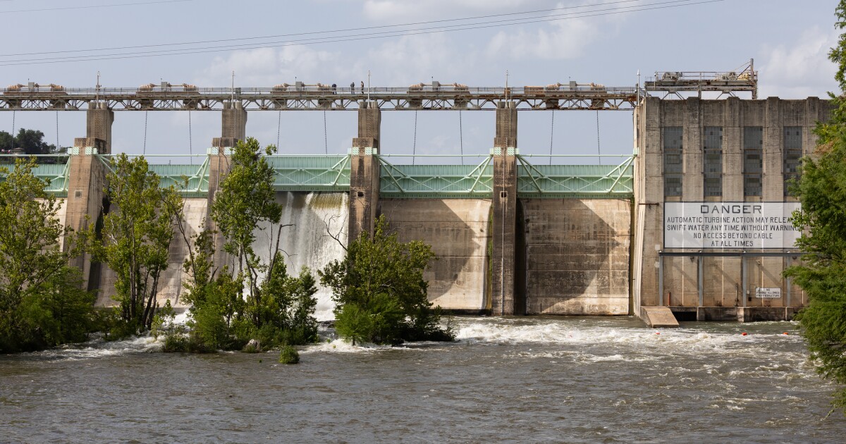 Austin again extends Lake Austin, Lady Bird Lake waterway ban