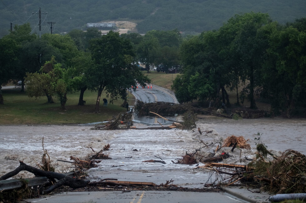 Catastrophic Texas flooding leaves at least 1 dead