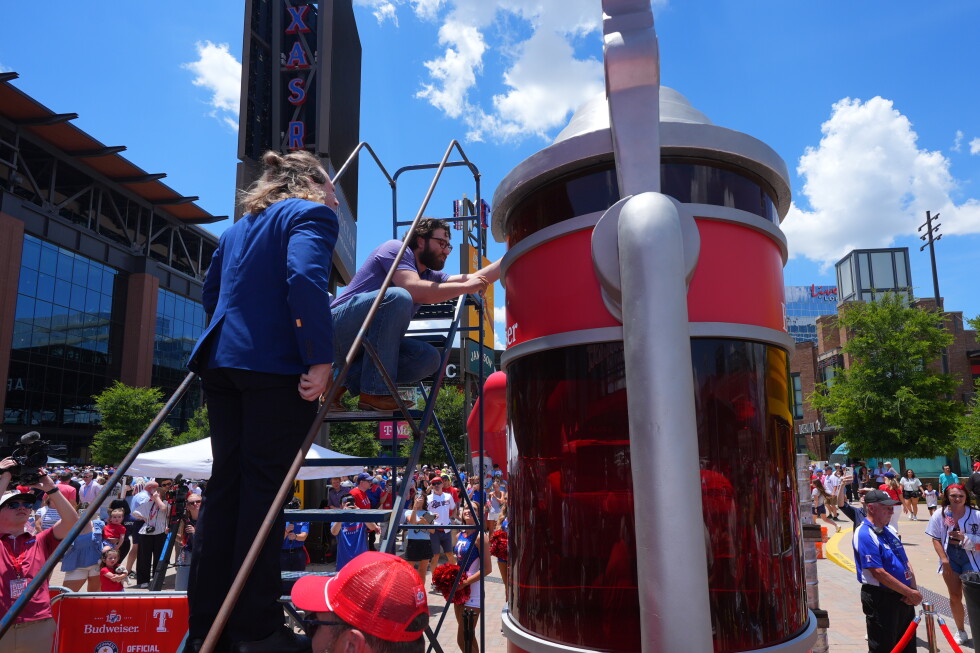 Texas Rangers and Bud set a world record with a 12-foot tall, 600-gallon beer