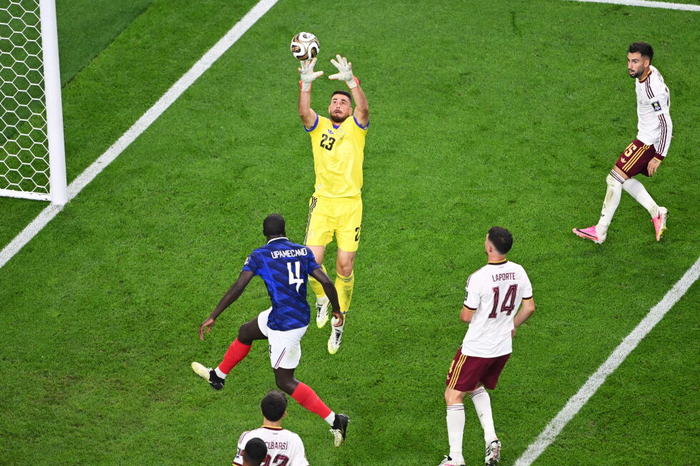 Spain and Simón post another World Cup shutout to reach the final