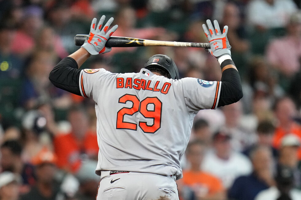 Orioles catcher Samuel Basallo exits game in Houston with shoulder discomfort