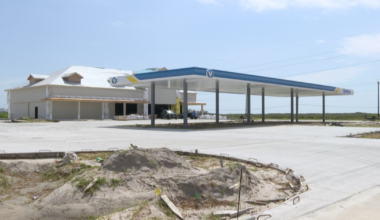 Port Aransas' Spoonbill Bay grows with new homes and gas station