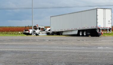 18-wheeler crash closes lanes on Highway 44 in Banquete