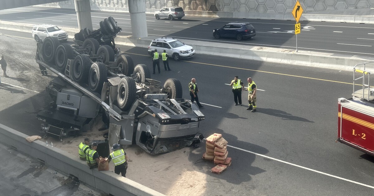 Major crash backs up traffic on I-37 in Calallen